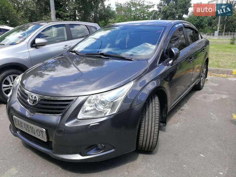 Седан Toyota Avensis 2008 в Киеве