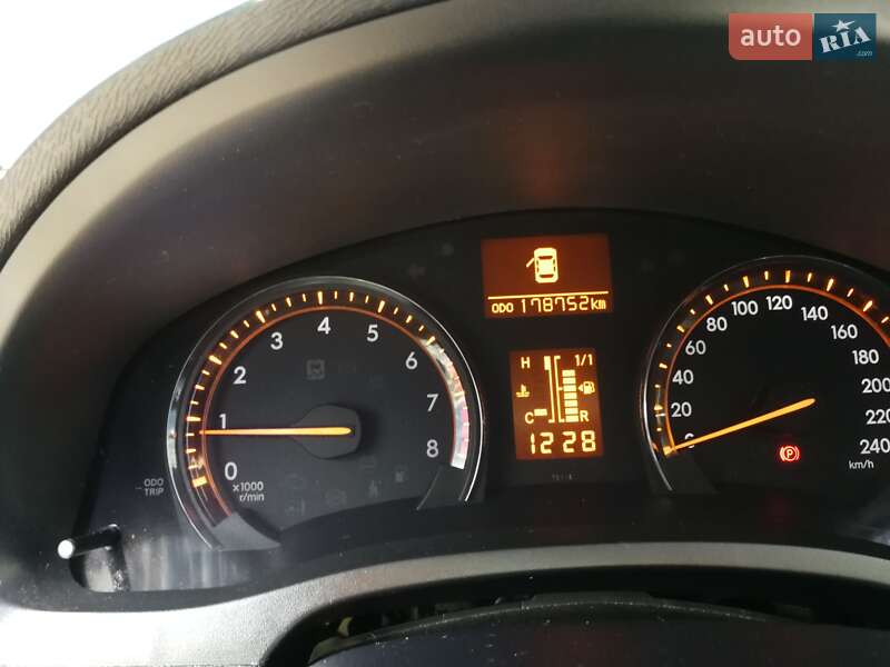 Седан Toyota Avensis 2008 в Киеве