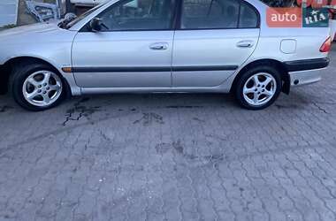 Седан Toyota Avensis 2002 в Львове