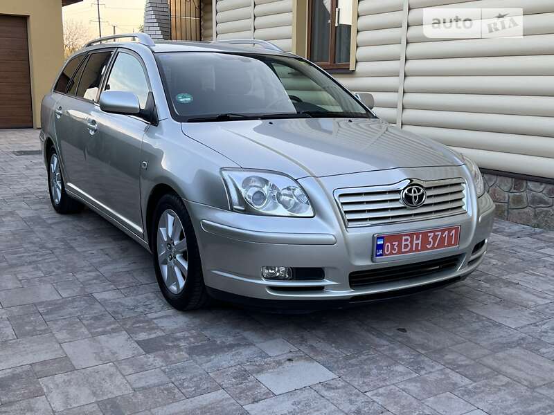 Універсал Toyota Avensis 2005 в Сарнах