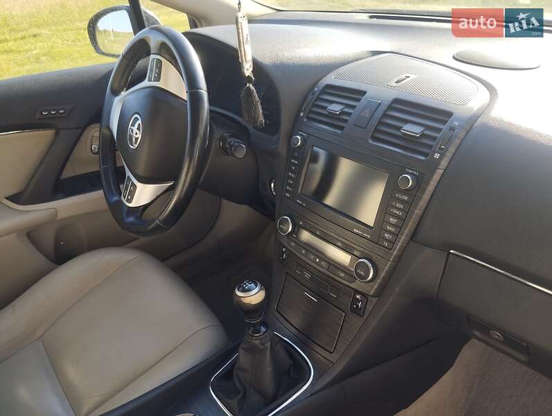 Універсал Toyota Avensis 2009 в Зорі