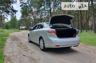 Седан Toyota Avensis 2012 в Чернигове