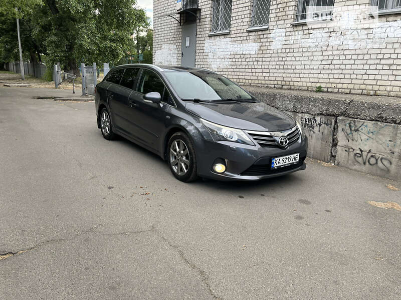 Toyota Avensis 2012