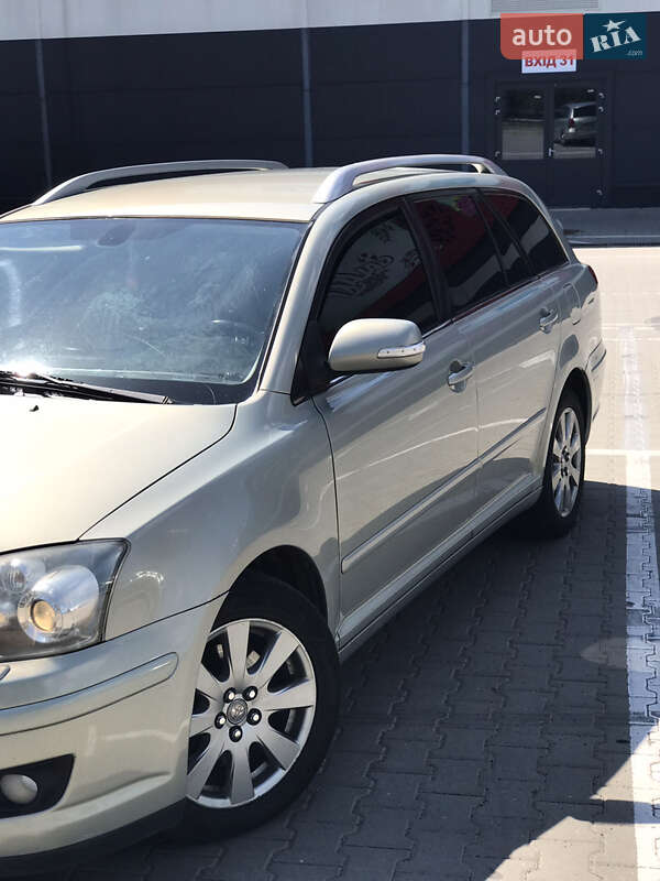 Универсал Toyota Avensis 2008 в Гайвороне