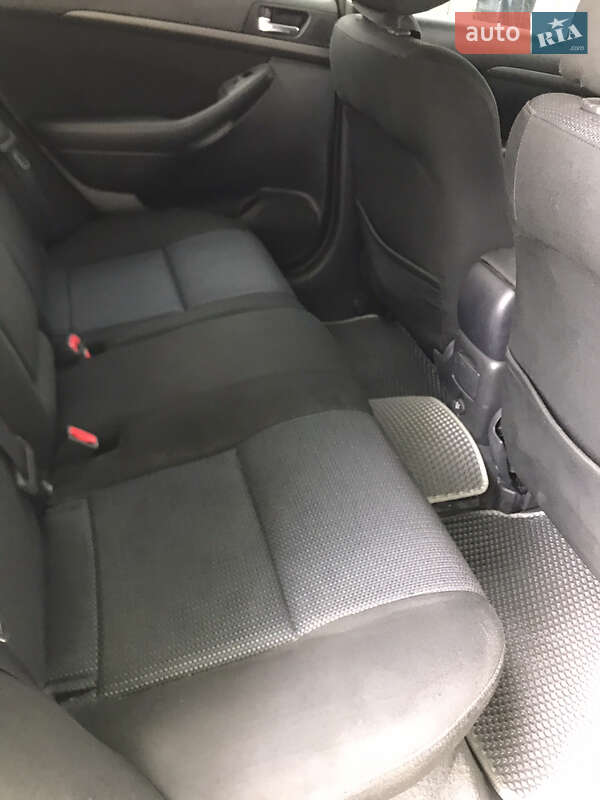 Универсал Toyota Avensis 2008 в Гайвороне