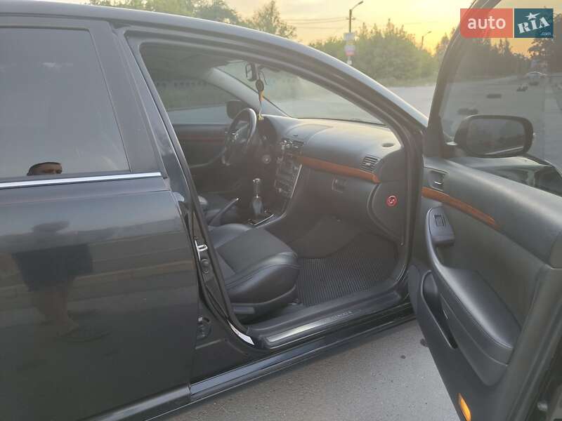 Седан Toyota Avensis 2008 в Днепре