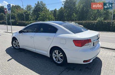 Седан Toyota Avensis 2012 в Львові