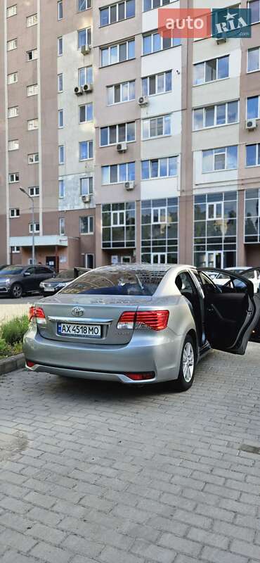 Седан Toyota Avensis 2012 в Харкові