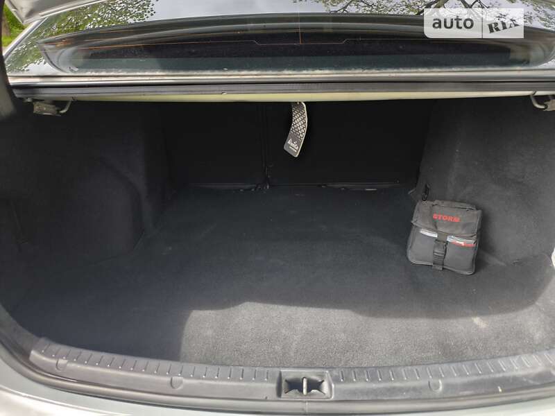 Седан Toyota Avensis 2010 в Кропивницком