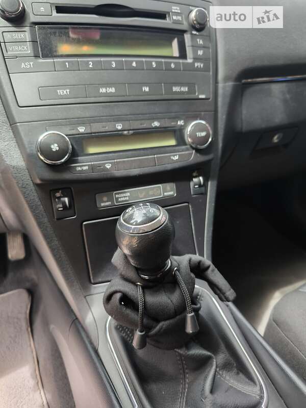 Седан Toyota Avensis 2010 в Кропивницком