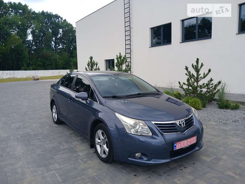 Седан Toyota Avensis 2010 в Луцьку