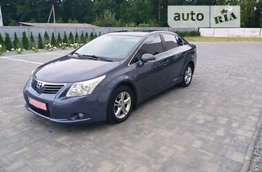 Седан Toyota Avensis 2010 в Луцьку