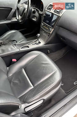 Седан Toyota Avensis 2011 в 