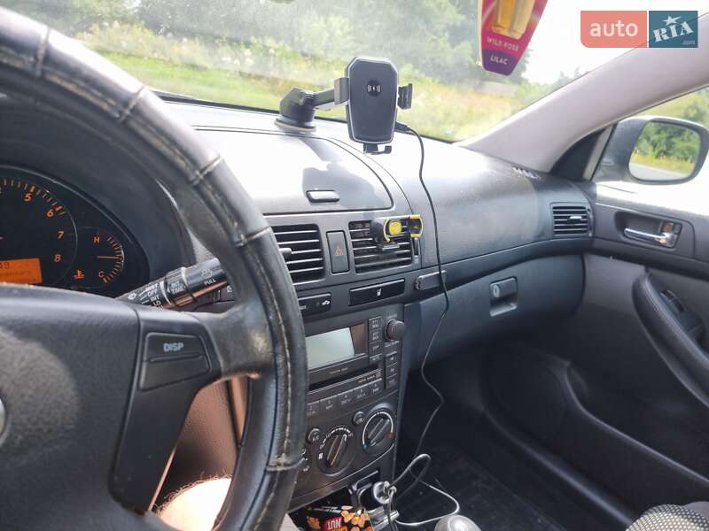 Седан Toyota Avensis 2006 в Кременці