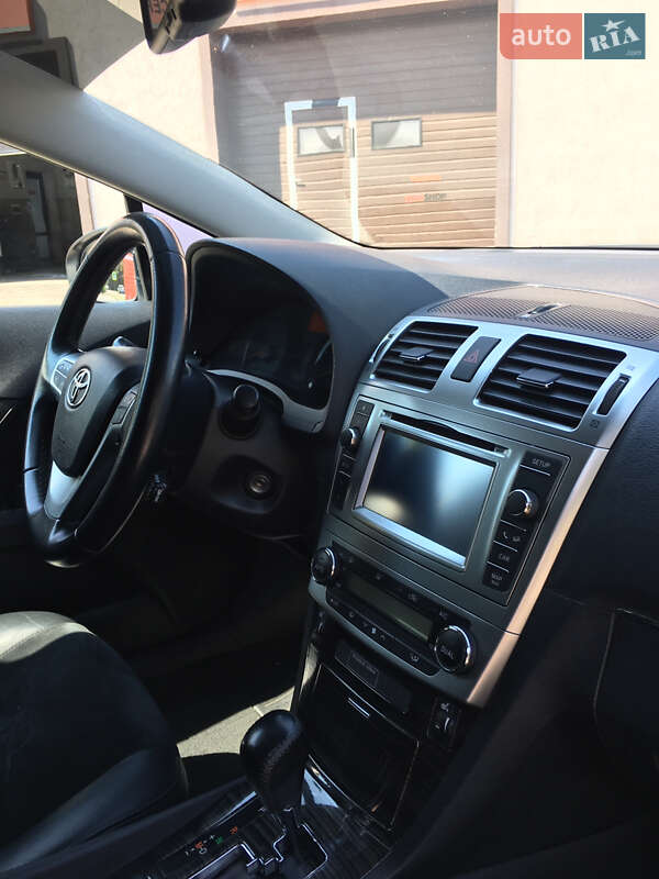 Седан Toyota Avensis 2015 в Василькове