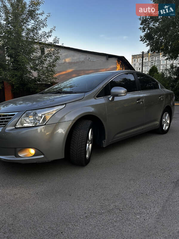 Седан Toyota Avensis 2011 в Василькове