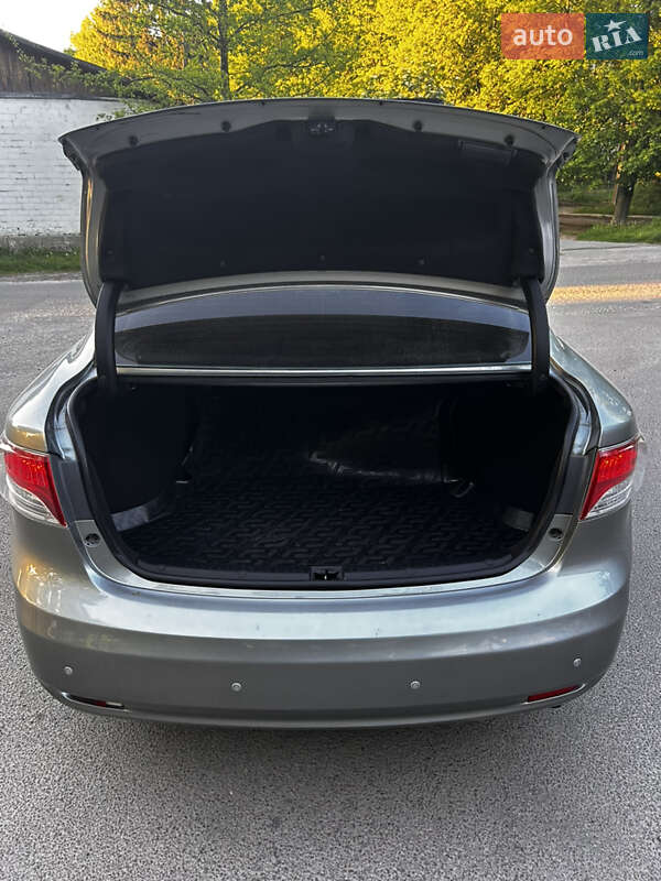 Седан Toyota Avensis 2011 в Василькове