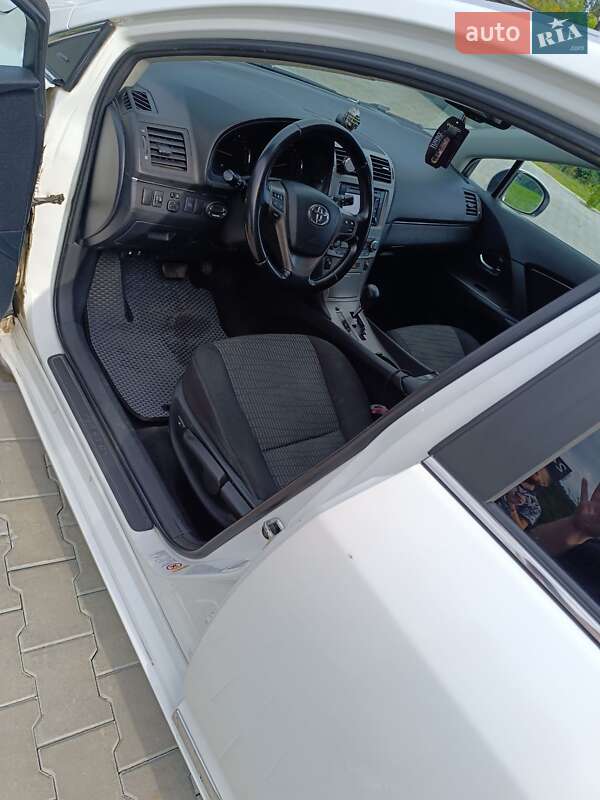 Универсал Toyota Avensis 2011 в Виноградове