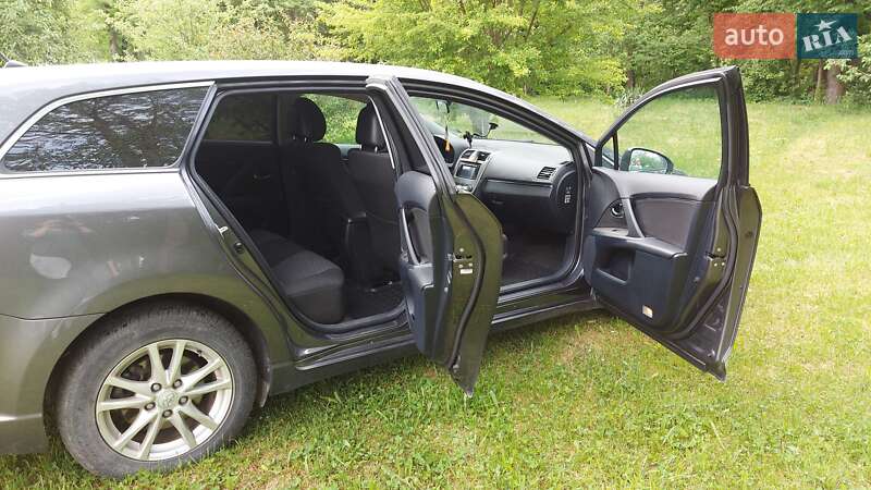 Универсал Toyota Avensis 2010 в Богородчанах