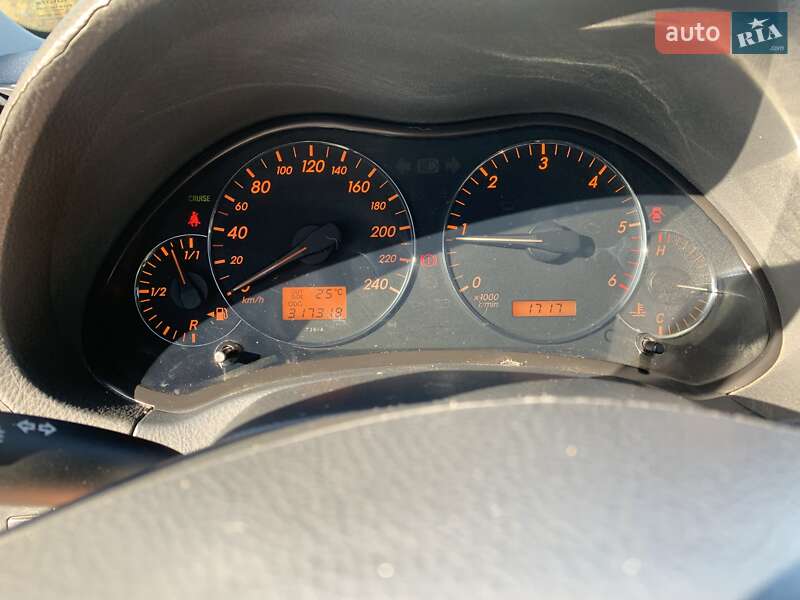 Лифтбек Toyota Avensis 2004 в Полтаве