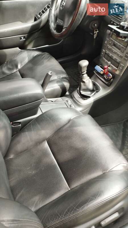 Универсал Toyota Avensis 2005 в Вознесенске