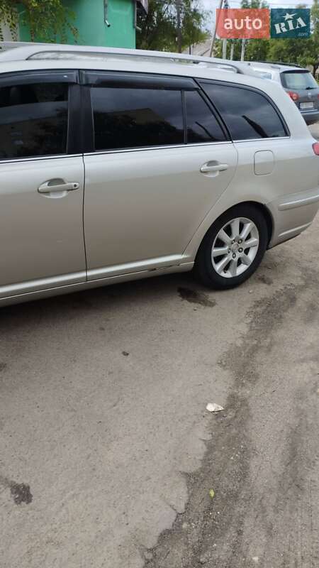 Универсал Toyota Avensis 2005 в Вознесенске