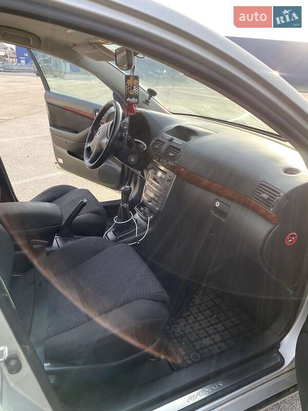 Универсал Toyota Avensis 2004 в Кицмани