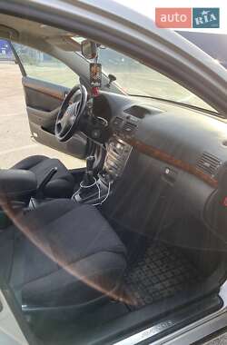Універсал Toyota Avensis 2004 в 
