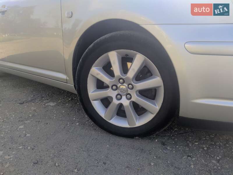 Универсал Toyota Avensis 2006 в Крыжополе