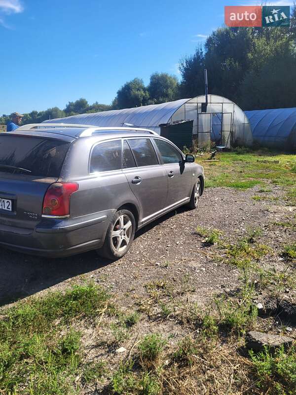Универсал Toyota Avensis 2006 в Обухове