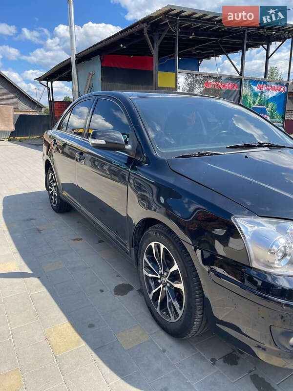 Седан Toyota Avensis 2008 в Лазещине