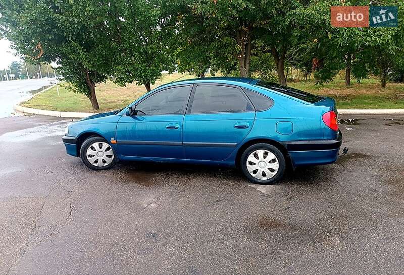 Лифтбек Toyota Avensis 1999 в Измаиле
