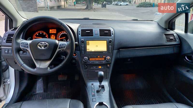 Седан Toyota Avensis 2009 в Одесі