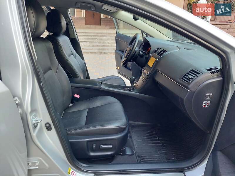Седан Toyota Avensis 2009 в Одесі