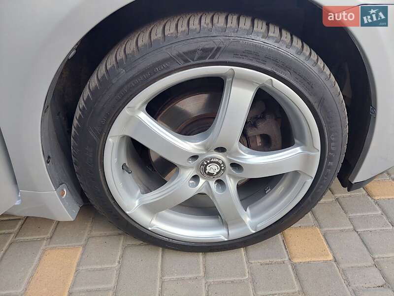 Седан Toyota Avensis 2009 в Одесі