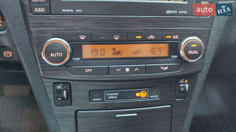 Седан Toyota Avensis 2009 в Одесі