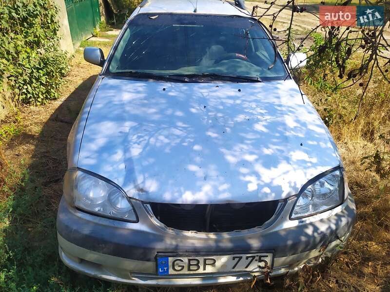 Універсал Toyota Avensis 2001 в Татарбунарах