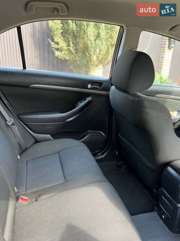 Седан Toyota Avensis 2007 в Виннице