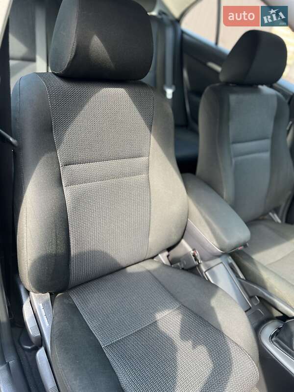 Седан Toyota Avensis 2007 в Виннице