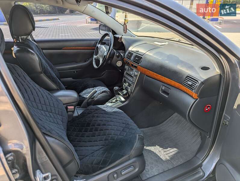 Седан Toyota Avensis 2008 в Рени