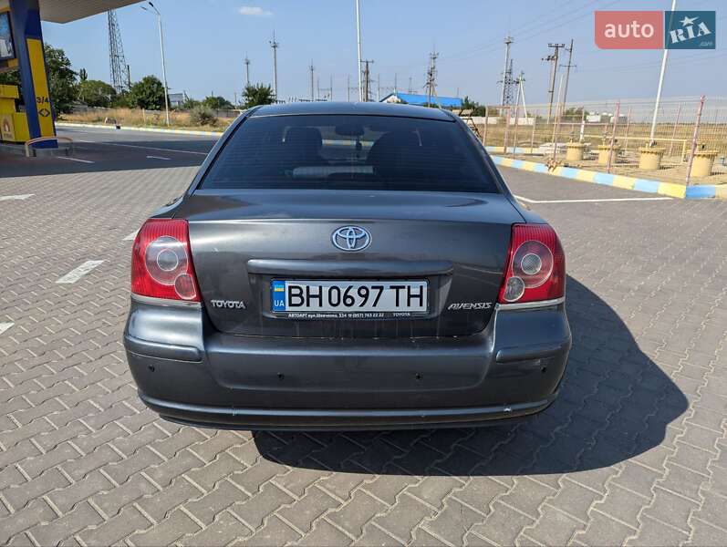 Седан Toyota Avensis 2008 в Рени