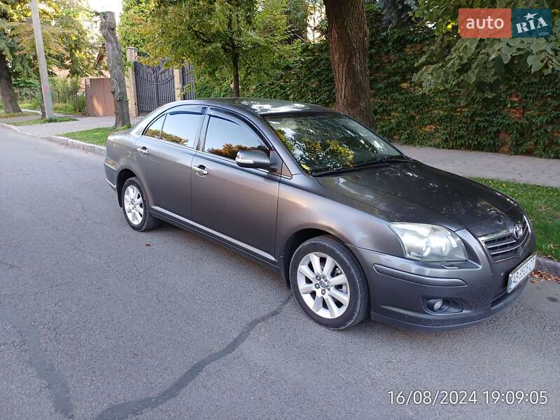 Седан Toyota Avensis 2008 в Виннице