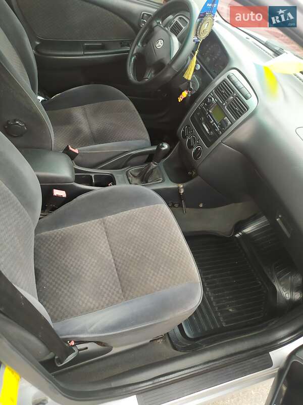 Седан Toyota Avensis 2001 в Немирові