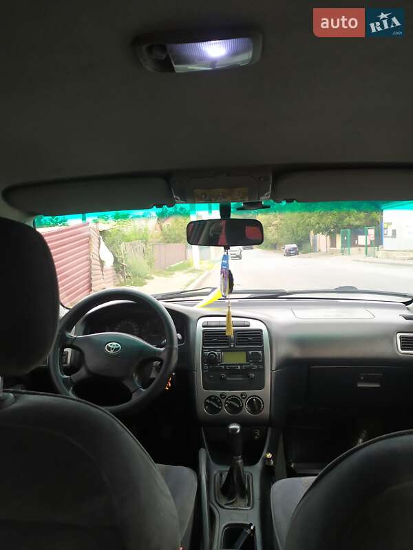 Седан Toyota Avensis 2001 в Немирові