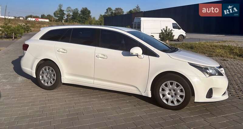 Универсал Toyota Avensis 2012 в Хмельницком