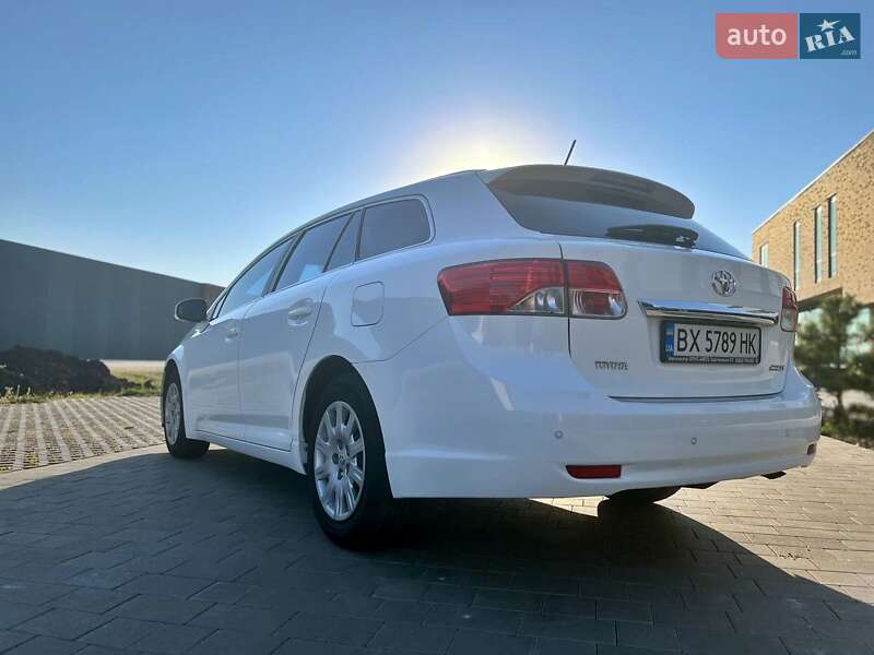Универсал Toyota Avensis 2012 в Хмельницком