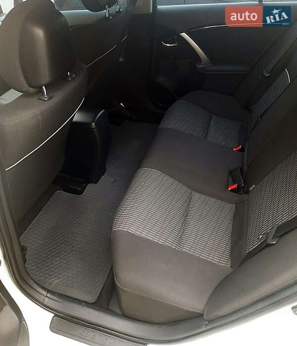 Универсал Toyota Avensis 2012 в Хмельницком