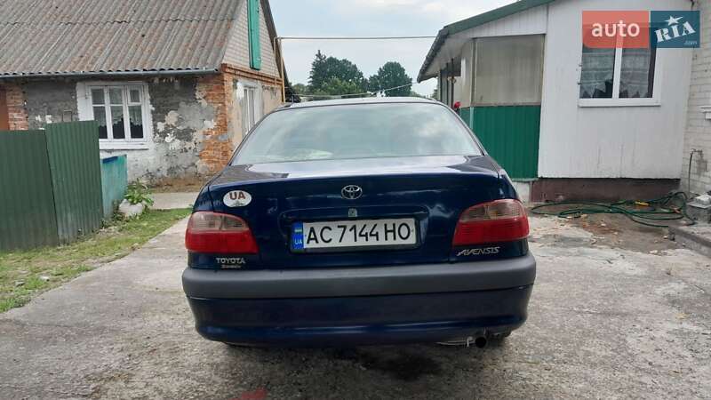 Седан Toyota Avensis 2001 в Луцке