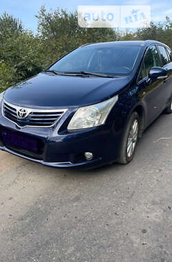 Универсал Toyota Avensis 2011 в Будах