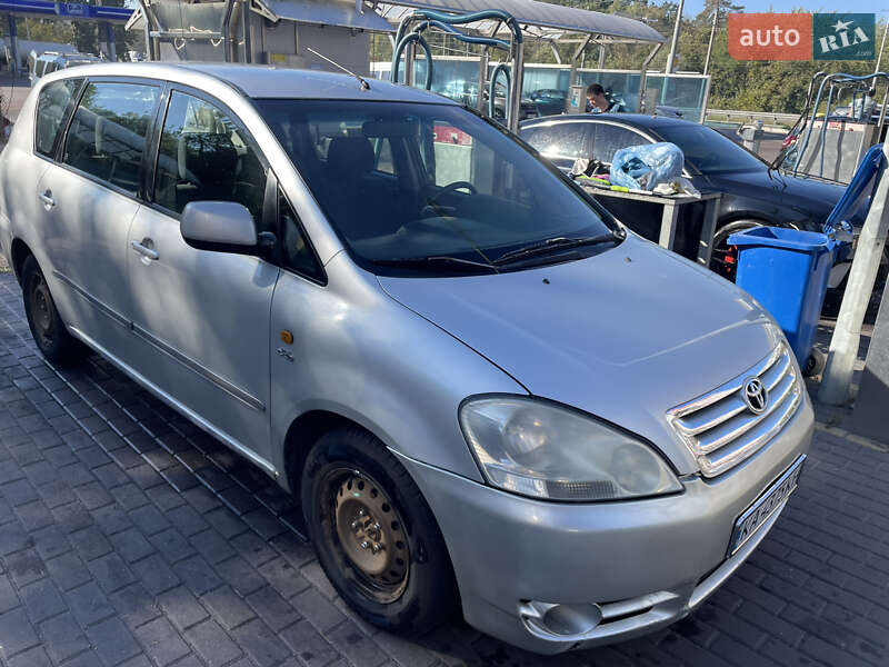 Універсал Toyota Avensis 2001 в Києві